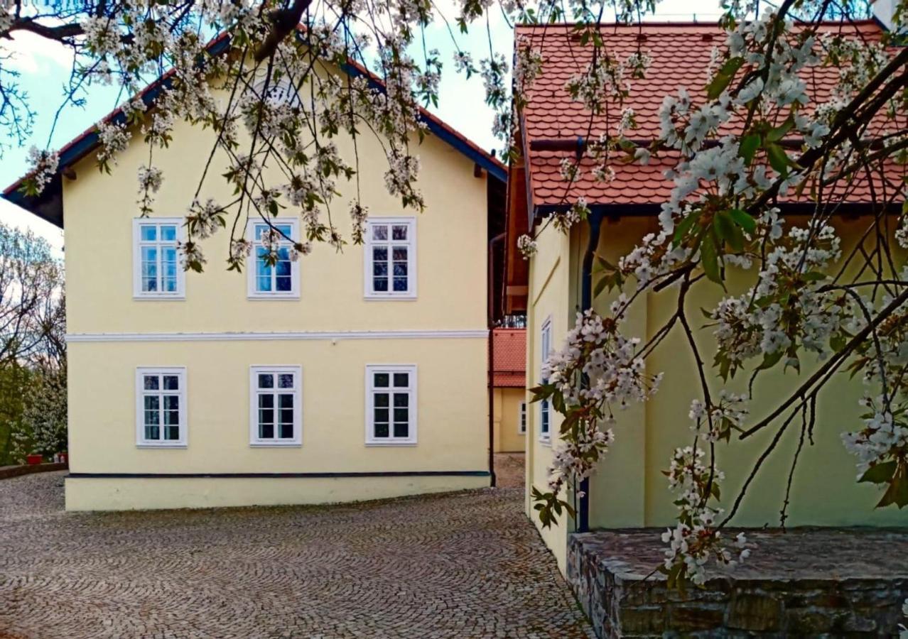 Lovecky Zamecek Pod Milesovkou Teplice Exteriör bild
